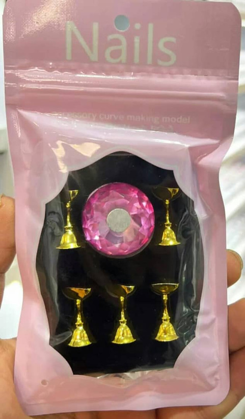 استند دیزاین و طراحی ناخن