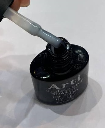 لاک ژل شیری ناخن 10 میل ژلیش آرتی Arti